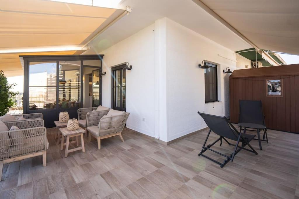 Luxury Petralona Penthouse - Sleeps 7 -near Metro *