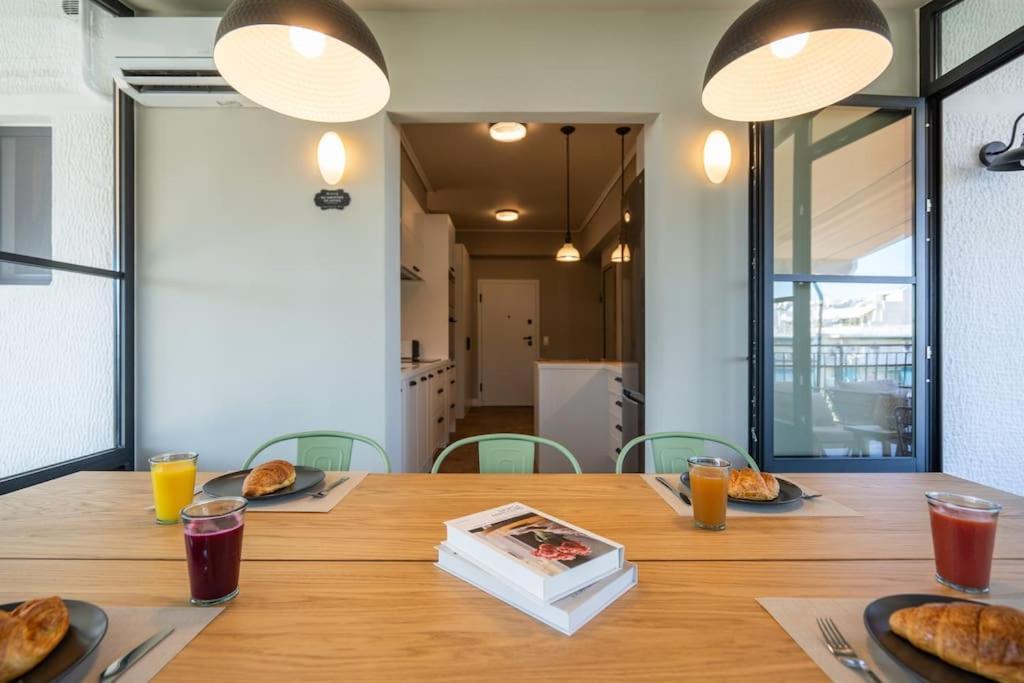 Luxury Petralona Penthouse - Sleeps 7 -near Metro Appartamento