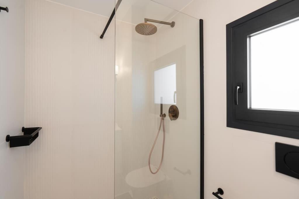 Luxury Petralona Penthouse - Sleeps 7 -near Metro Appartamento