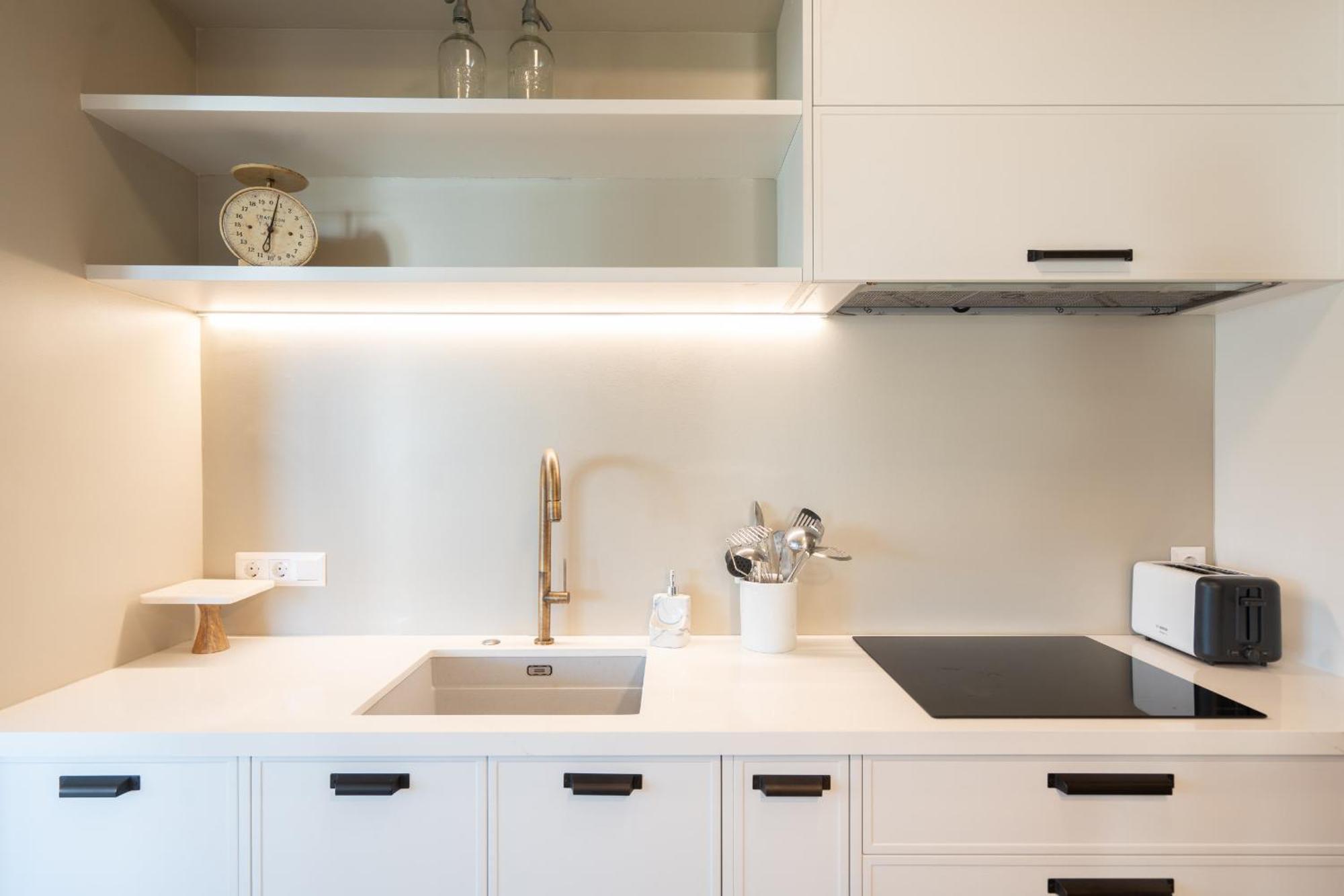 Luxury Petralona Penthouse - Sleeps 7 -near Metro * Atene